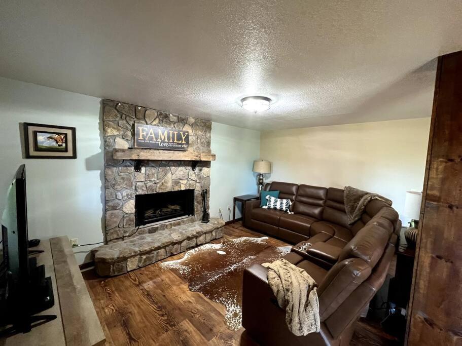 Red Rooster Family Cabin W/Hot Tub+Fire Pit+View Franklin Exteriör bild