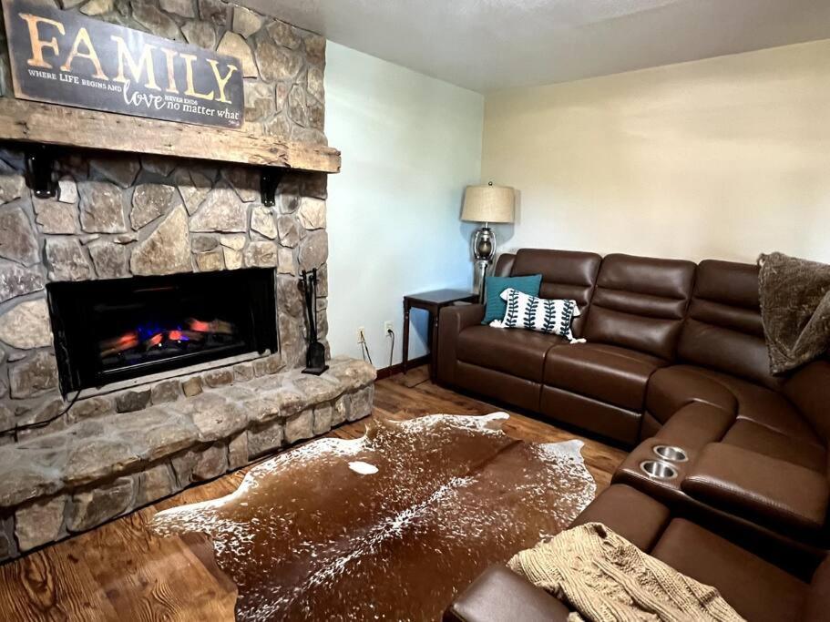 Red Rooster Family Cabin W/Hot Tub+Fire Pit+View Franklin Exteriör bild